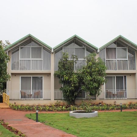 Mango Leaf Lake Resort Malkhed Exterior foto